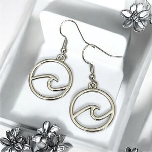 5 For $25💫Elegant Silver Ocean Wave Earrings